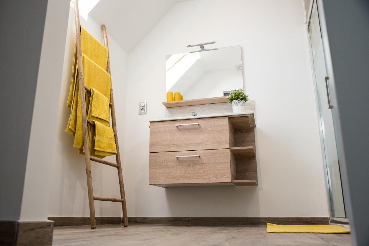 Au Petit Canteleu - Bed & Breakfast Beloeil Bagian luar foto